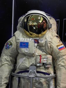 Для чего в космосе нужны скафандры Для чего в космосе нужны скафандры