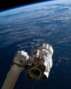 Canadarm2 — роботизированная рука